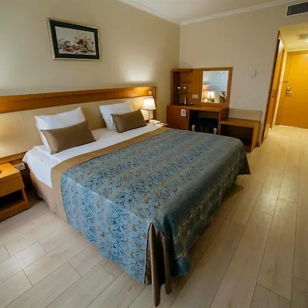 Patalya Lakeside 4*